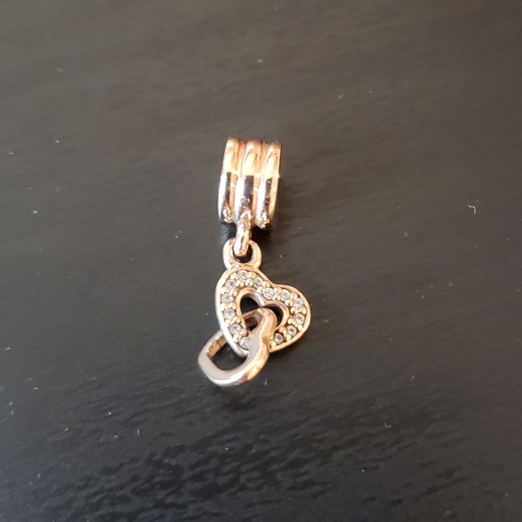 Interlocking hearts charm in rosegold - Picture 2 of 3